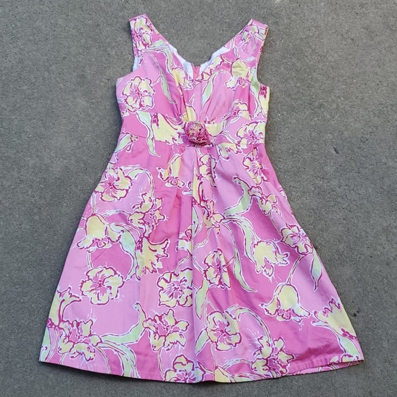 Lilly Pulitzer Dresses & Skirts - SOLDLilly Pulitzer floral vneck rosette dress pink